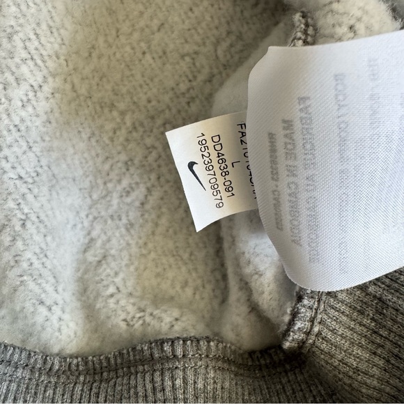 Nike Women’s Cropped Hoodie Gray Fleece Training Pullover Size L - Picture 3 of 5